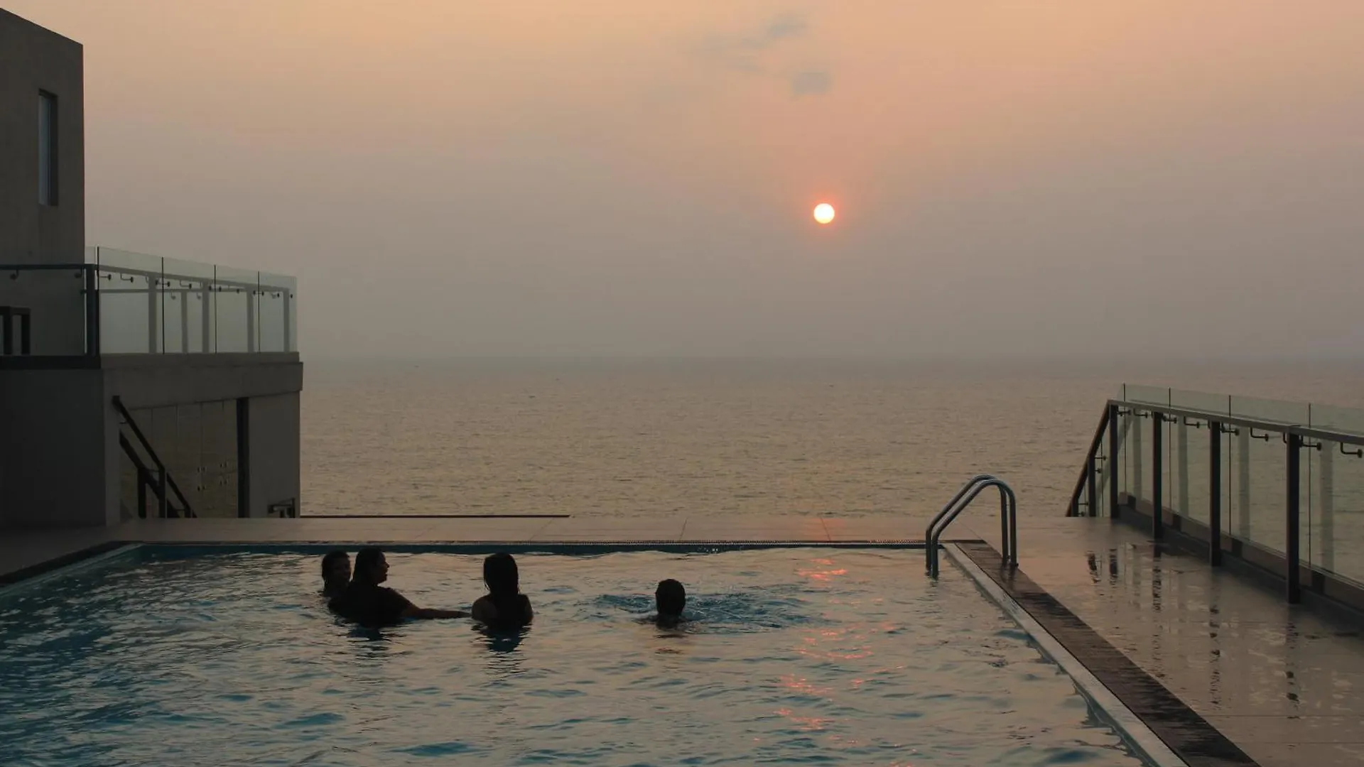 Sea View Luxury Apartments By Tyronne Negombo Šrí Lanka
